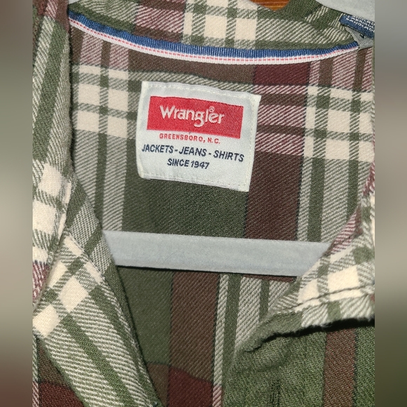 Wrangler Mens Flannel Olive green burgundy wine fall color size M - Picture 3 of 4